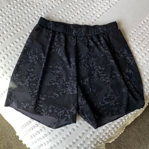 Lululemon / Barry’s Bootcamp Surge Linerless Short 5" - Size: Medium